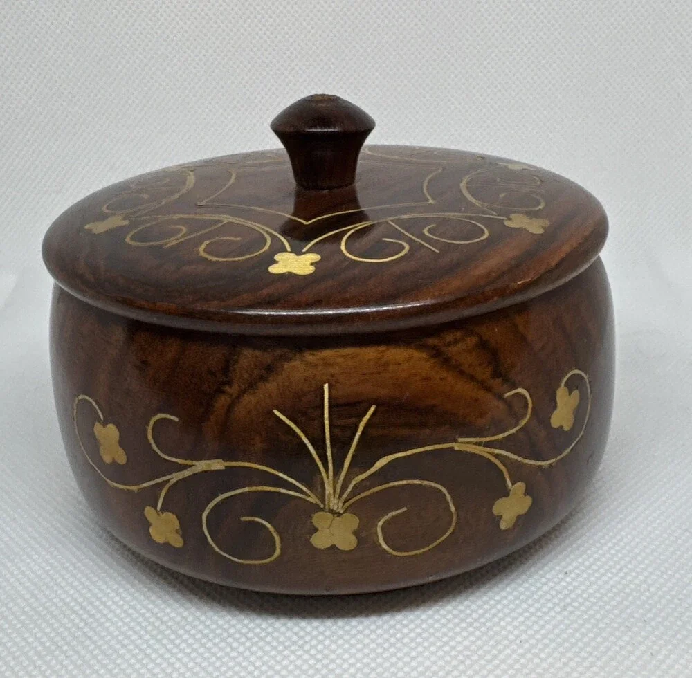 VTG handmade wooden (4) coaster set w/brass inlay floral designs. MFN081508
